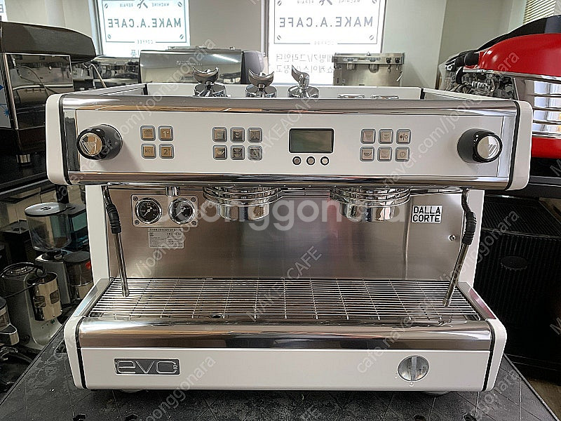 ■오버홀완료 커피머신■ 달라코르테 EVO2 2그룹 화이트 판매합니다.--0